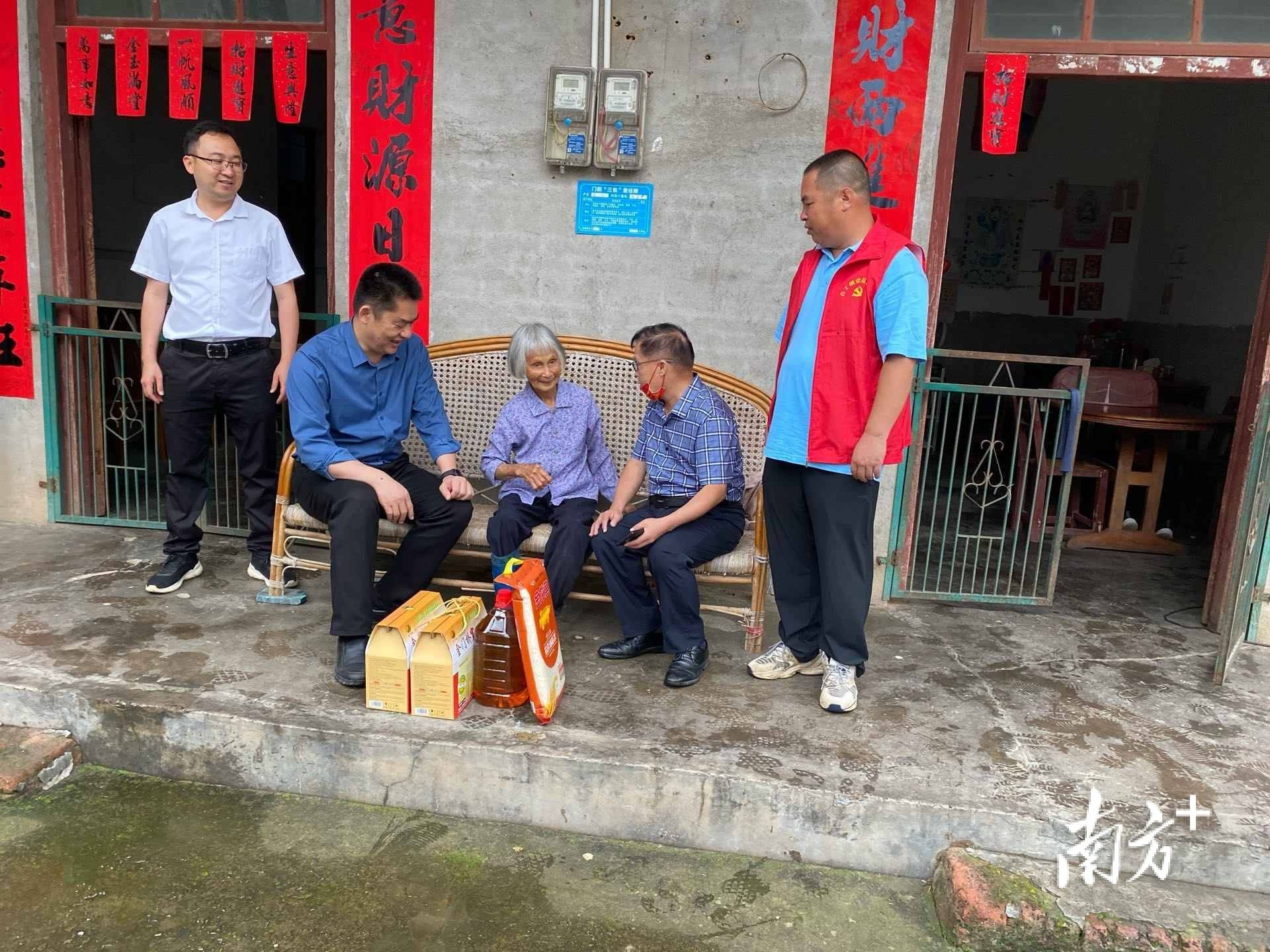 关爱百岁老人,高州古丁镇这样做