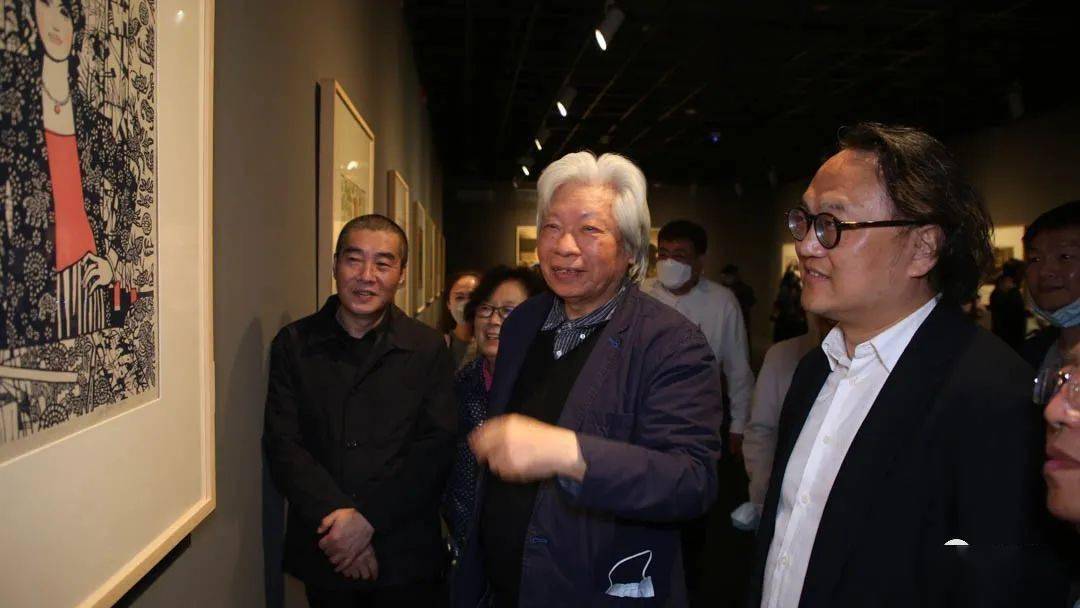 现场视频著名版画家邬继德首次大型回顾展今日启幕100多件作品亮相