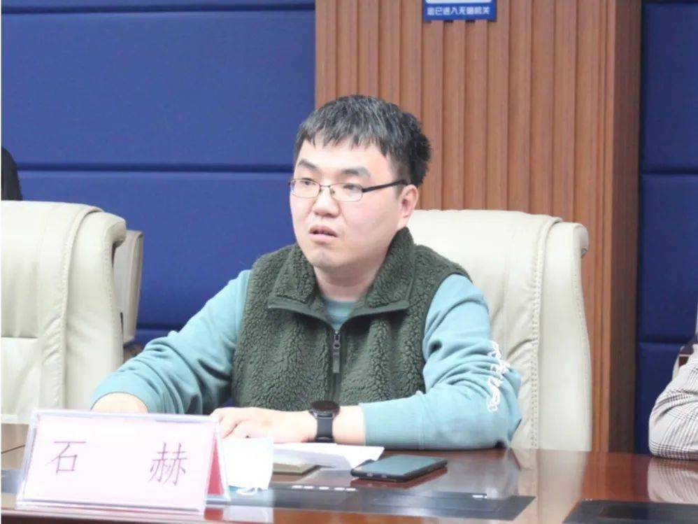 座谈会上,与会人员集中观看了《寄托满满 展望悠悠 "青听"支部书记的