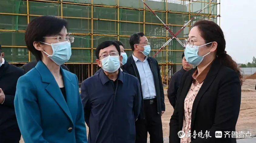 4月27日,肥城市委书记张莉深入部分重点项目建设施工现场,实地调度