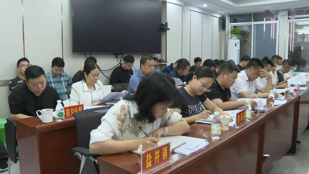宋廷柱主持召开十七届县人民政府第3次常务会议