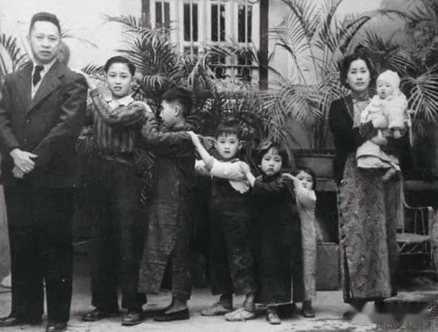 叶挺将军的夫人李秀文,出生于澳门一个士绅的富裕家庭.