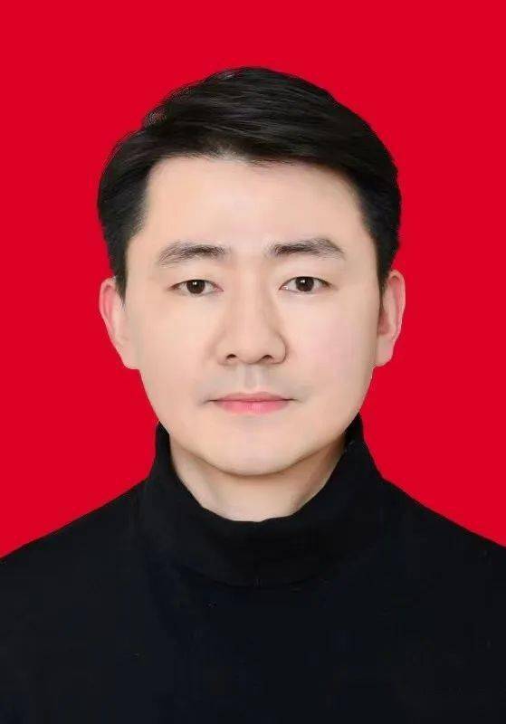 现任汉阴县涧池镇紫云南郡社区党支部书记,居委会主任.