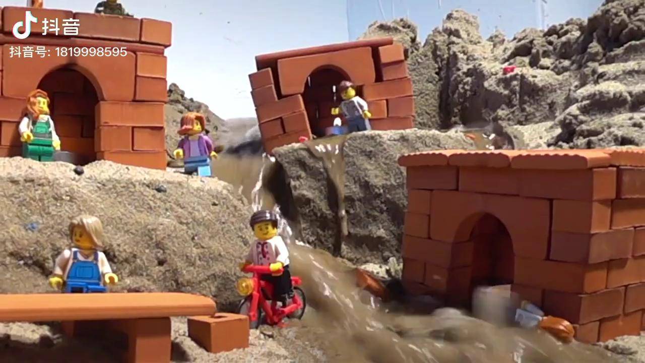 乐高玩具洪水致使村庄淹没工程车玩具模型益智玩具