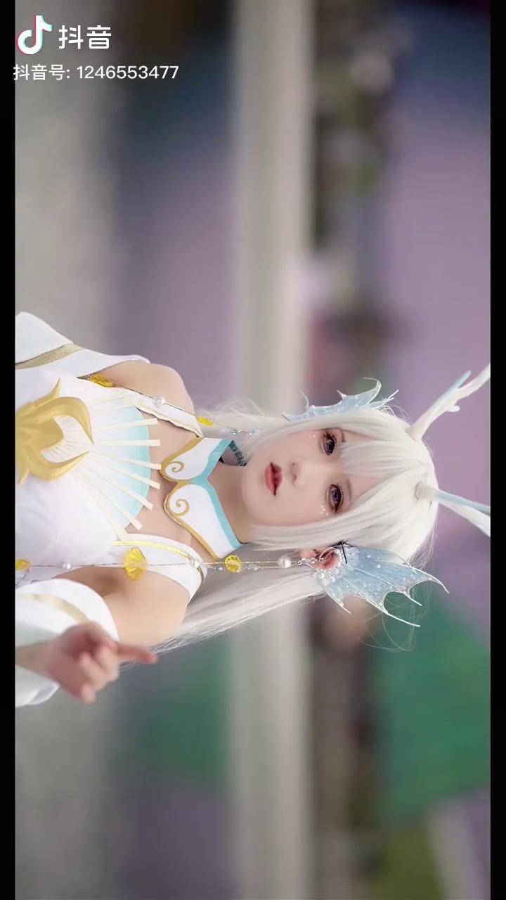 小小天艺昨天在荷兰花海拍摄的七七片段预告正片在国庆假期期间出荷兰