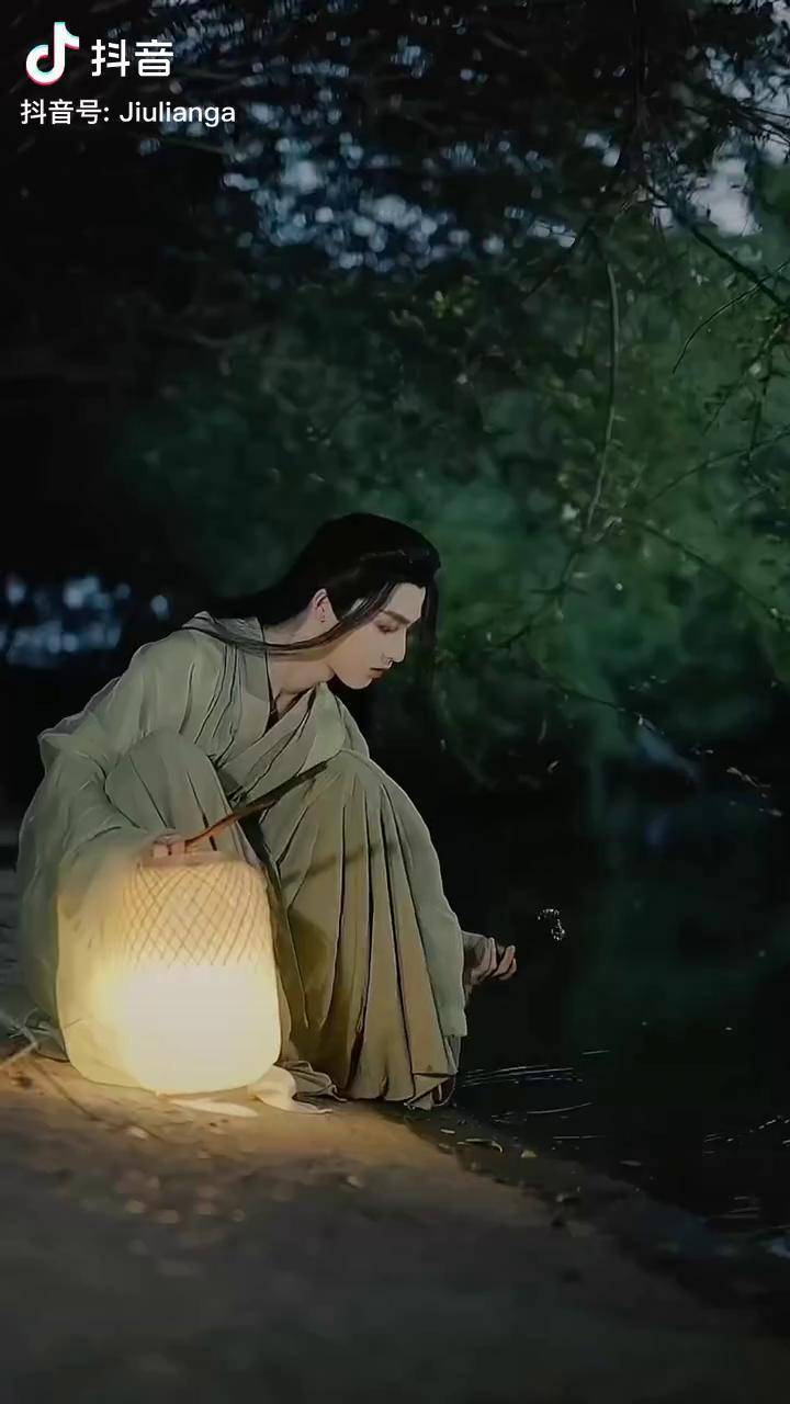 忽有故人上心头回首山河已是秋氛围感魏晋美男