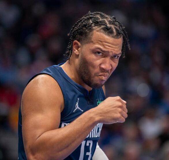 nba记者marc stein报道,独行侠明确表示会续约杰伦-布朗森.