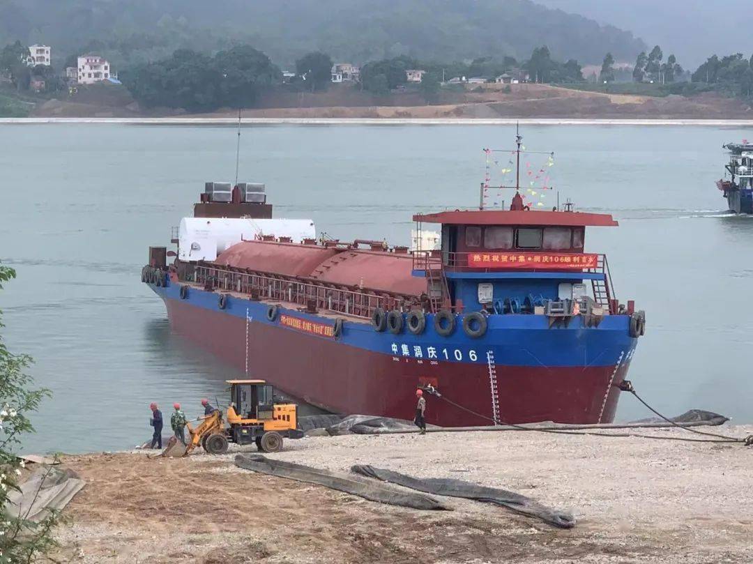 聚焦气化西江首艘新建纯lng水泥罐船下水首批20艘今年全交付