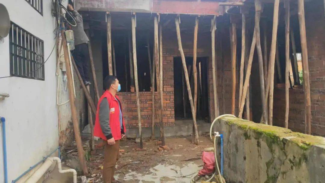 改革攻坚规范治理白土镇开展自建房建筑安全隐患排查整