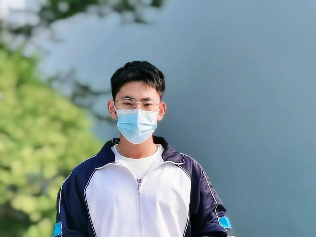 高三Ⅱ部(6)班 左良辰初中毕业于清浦开明中学中考进校排名1486,现