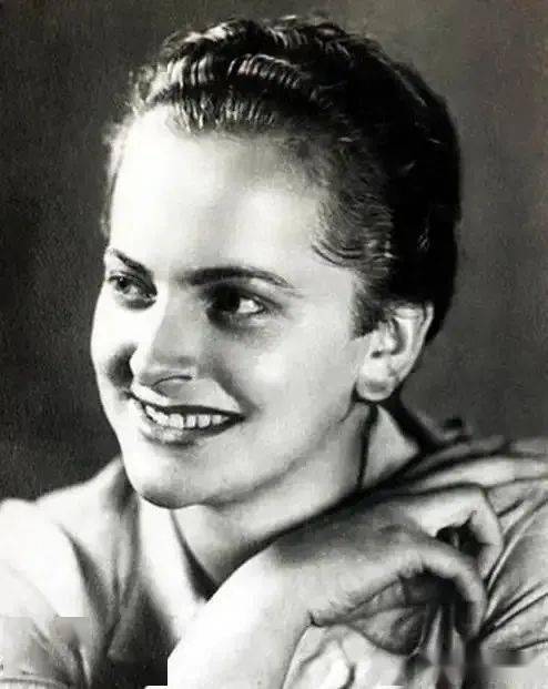 厄玛·格丽斯是奥斯维辛集中营中一名党卫军高级女军官,她掌管着该