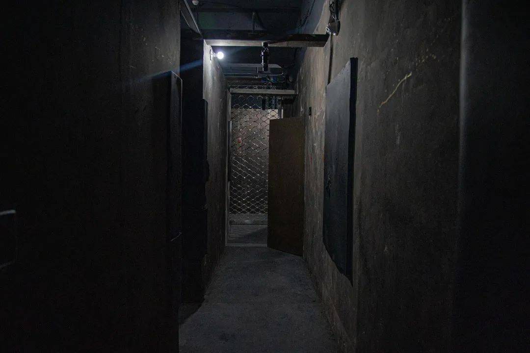 来一场好久没玩的密室逃脱,体验诡异刺激并存的逃亡之旅.