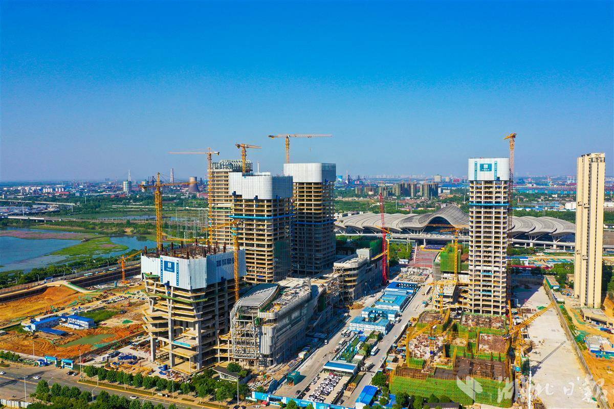 武汉杨春湖高铁商务区加紧建设