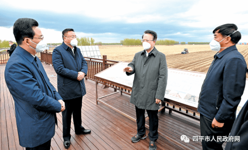 4月30日,省委书记景俊海到梨树县调研,在全国百万亩绿色食品原料(玉米
