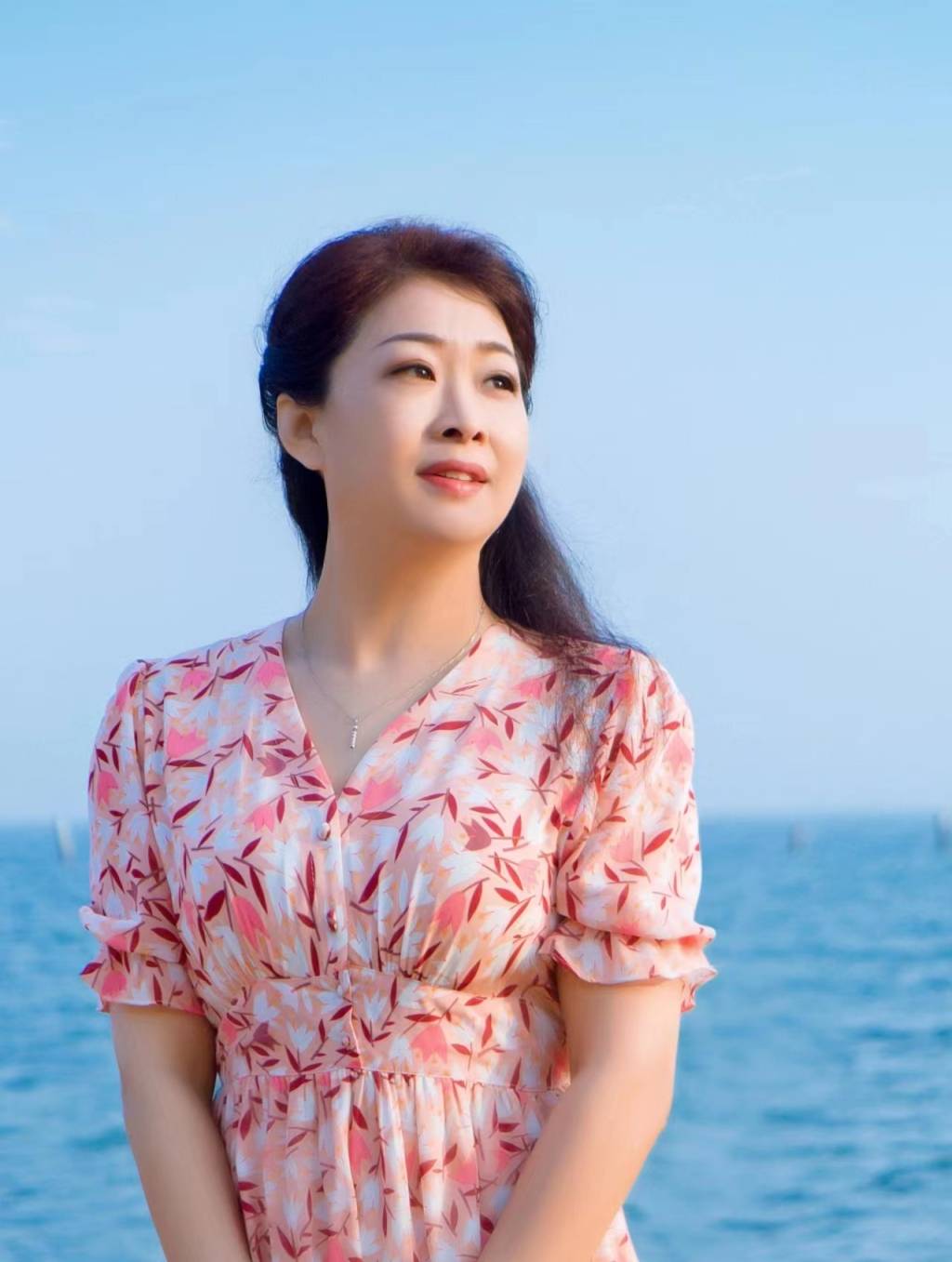 首都师范大学中国画高研班,中国青年美术家协会理事,山东省女画家协会