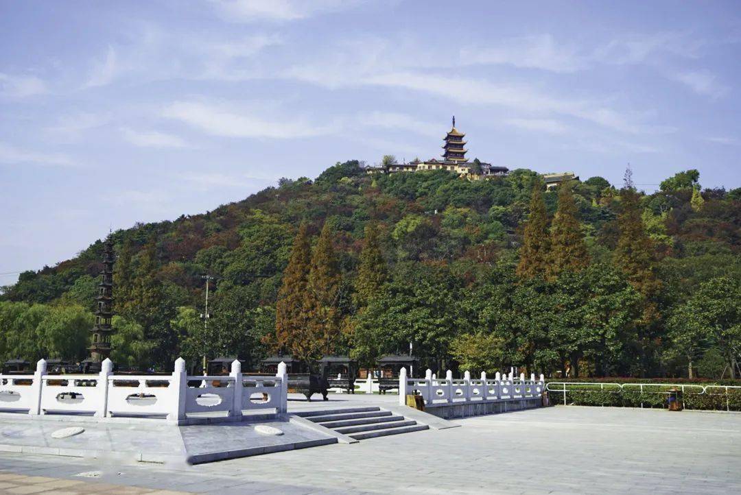 南通狼山在江天一色中感受山水融合之美