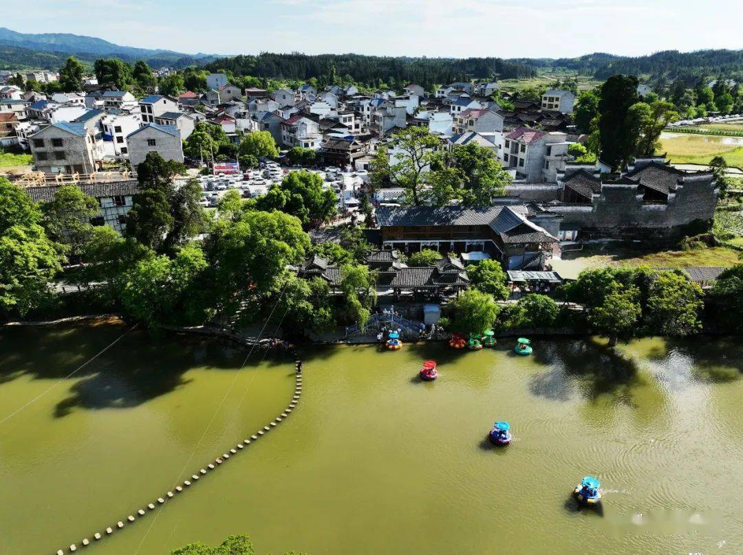 【旅游】锦屏县雷屯村:"五一"长假游人如织_游客_敦寨镇_田应龙