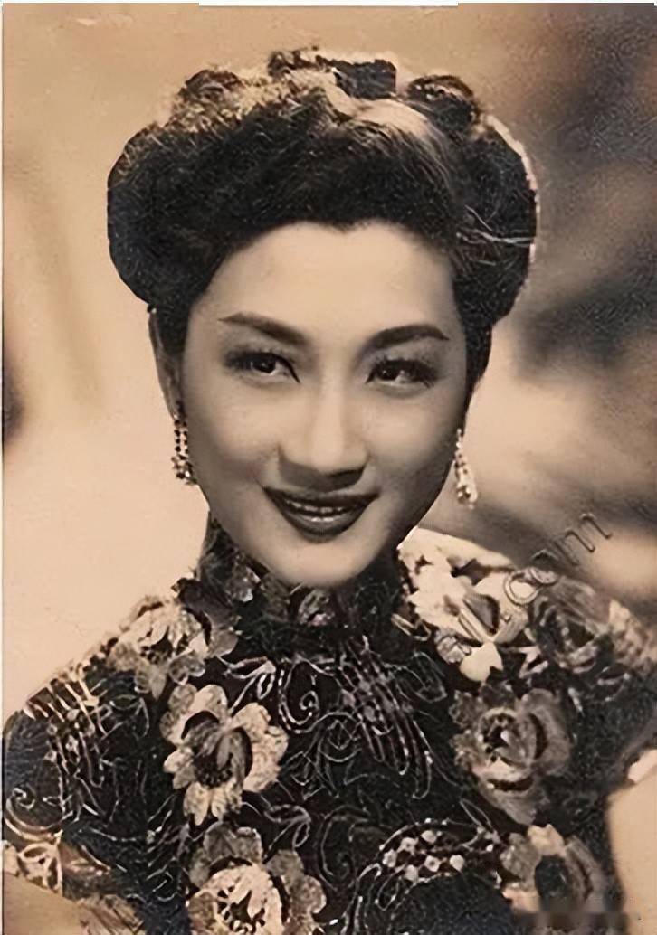 周曼华与周璇同为国华影业的台柱子比起本家她算有福之人了