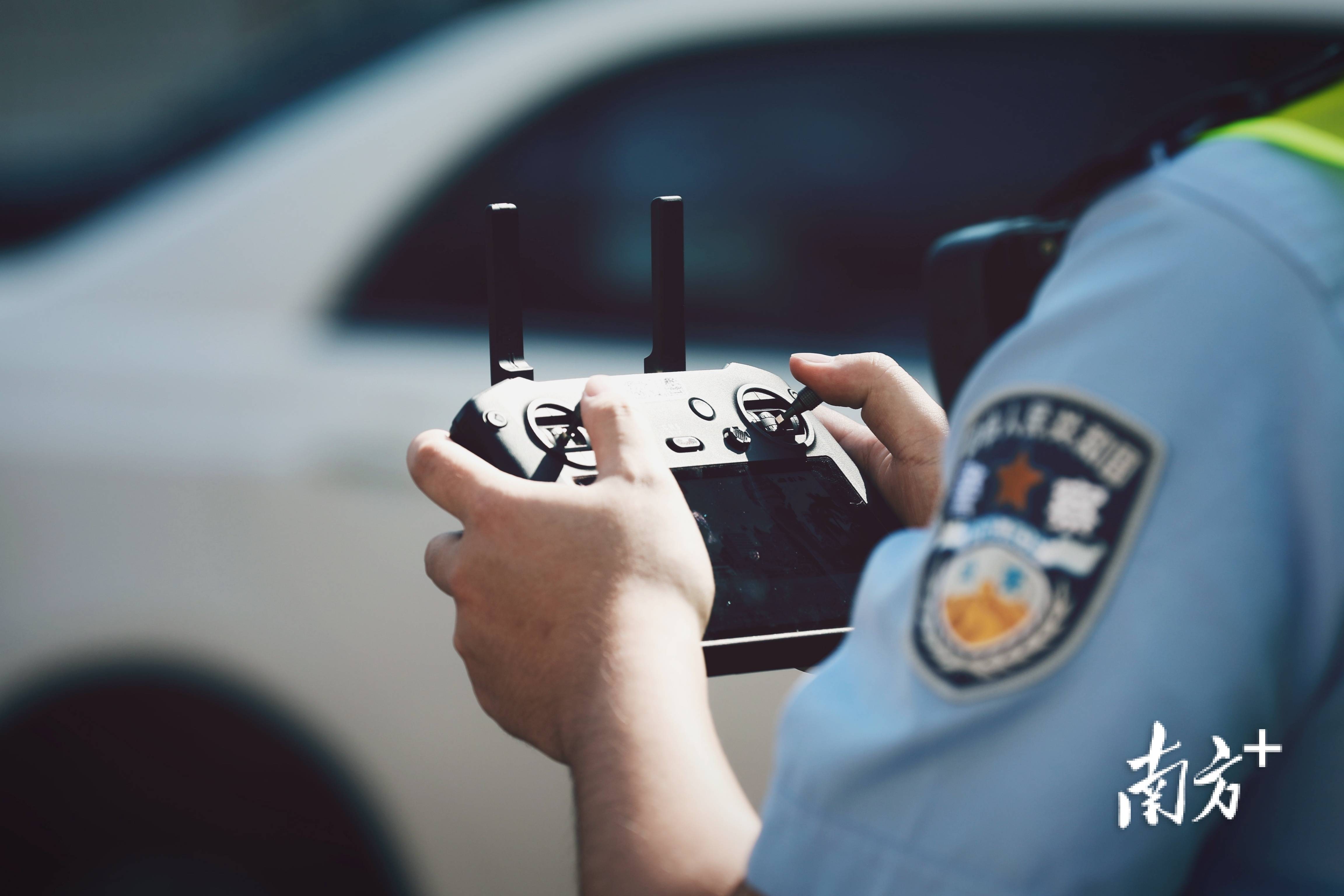 图集|直击珠海交警无人机整治交通_钱文攀_进行_南方