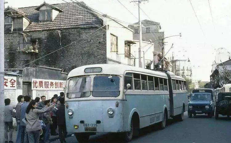 上海人生活的点点滴滴,方方面面,满载着老上海人儿时的回忆