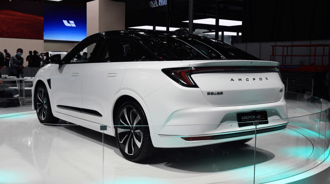 又一款鸿蒙汽车极狐阿尔法s华为hi版售3979万元起