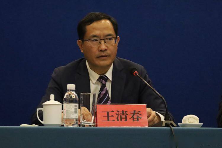 据青岛市政府副秘书长王清春介绍,青岛市委,市政府始终坚持"党管青年"