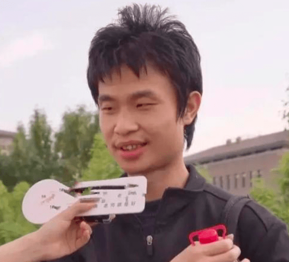 “韦神”又上热搜,北大数学院院长:网上炒什么,他大概也看不见_韦东奕_新闻_水壶