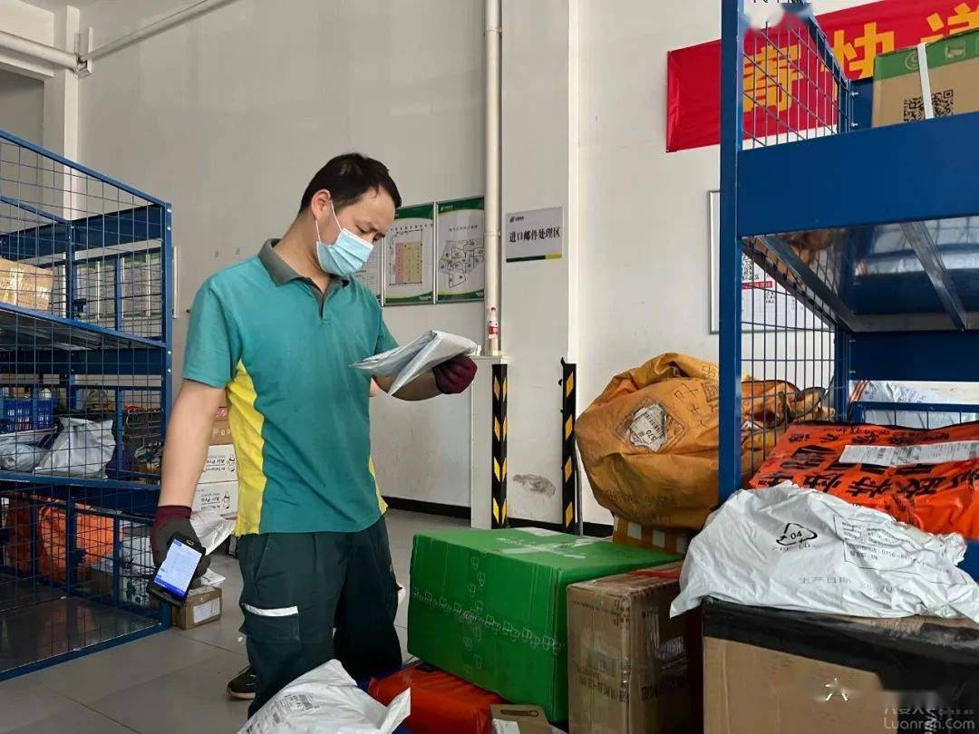 六安16家邮政快递公司全复工 快递小哥正向你飞奔而来