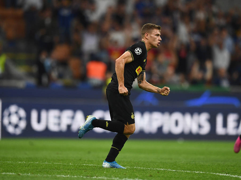 前裁判巴雷拉被推倒应判点国米进第二球前巴雷拉确实犯规