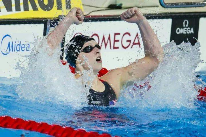 世界泳坛天才少女莱德基成功离不开刻苦训练