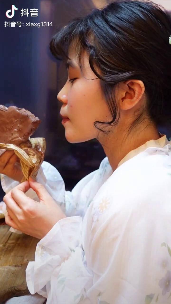 的每一口肉都长在他身上春日美食大赏跟着抖音学做菜满满一口都是春天