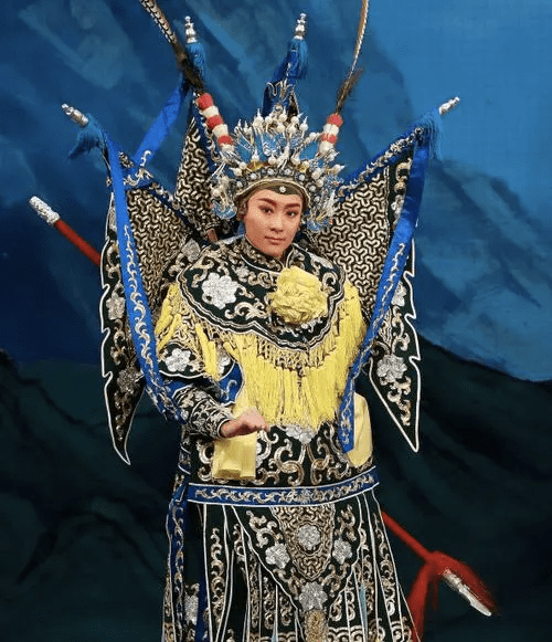 视频|骂一声罗艺听端详 : 京剧「对花枪」_越剧_&amp_特辑