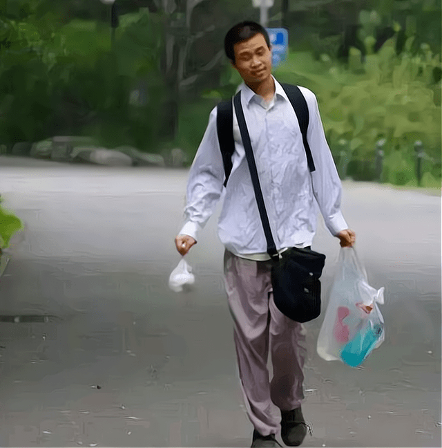 1瓶清水2个馒头哈佛为他破百年校规却被拒绝这个北大扫地僧神了