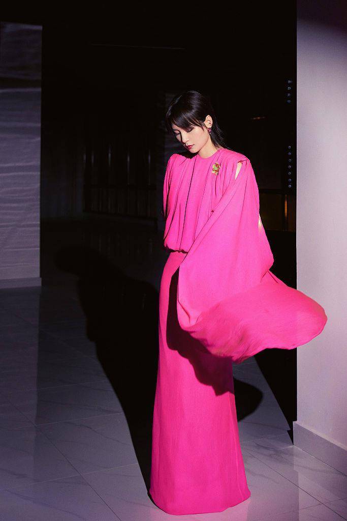 周笔畅声生不息展示solo舞台1984演绎复古时尚