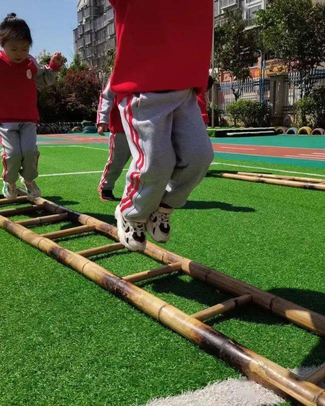 户外游戏当萌娃遇上竹梯三明市将乐县水南中心幼儿园小一班班本课程