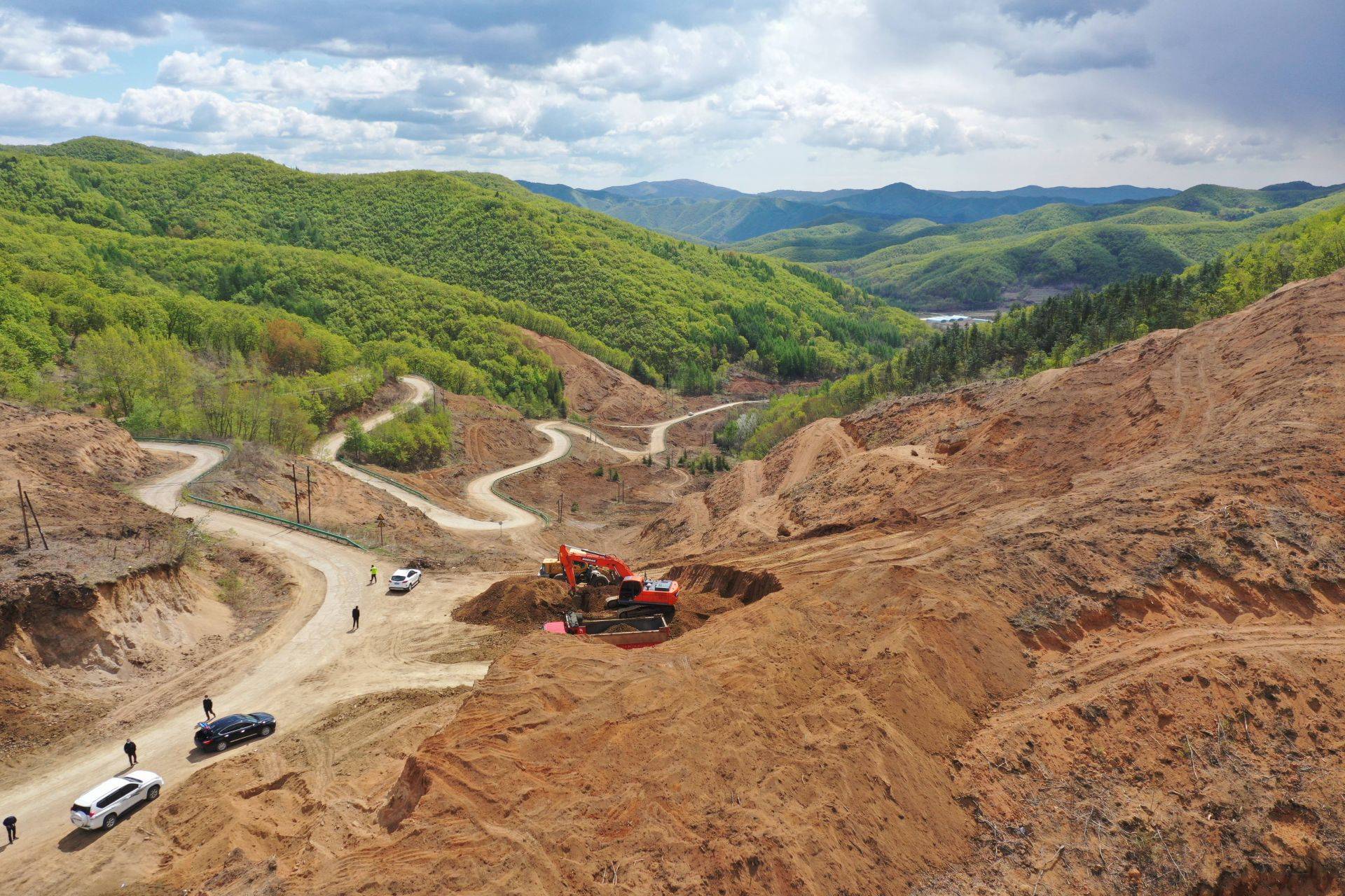 图们石岘至百草沟公路河北至永昌段项目复工建设如火如荼