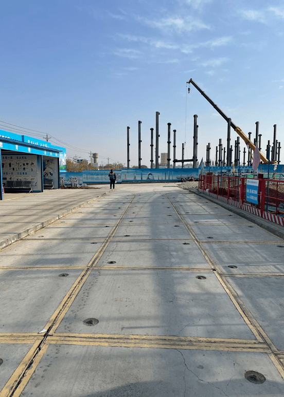 积极推进技术革新,技术创效活动项目临时道路硬化采用装配式场地道路