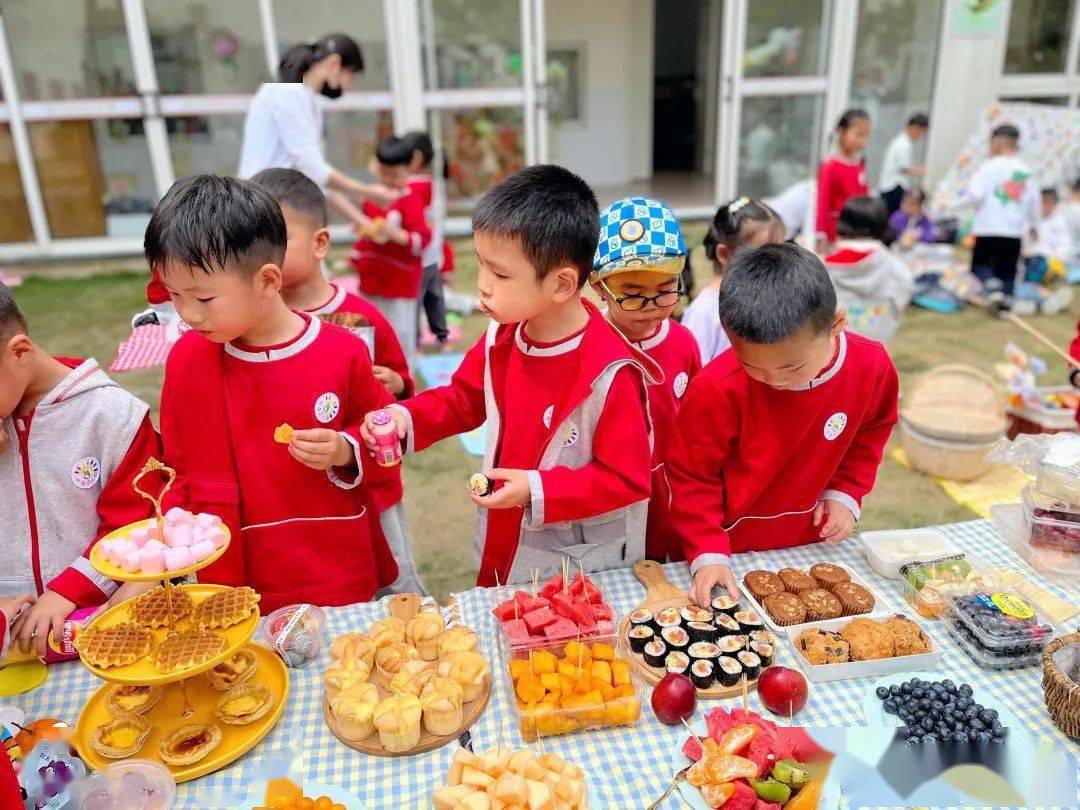 绿野轻饮不负食光东港幼儿园中班野餐活动