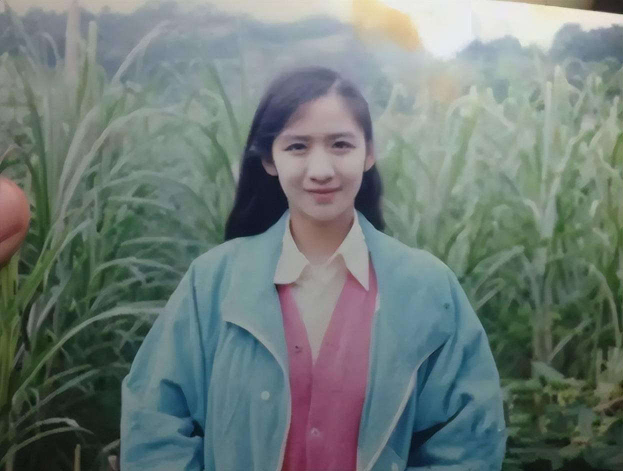 母亲年轻时候的颜值才是惊艳了时光感恩妈妈们为家庭的付出