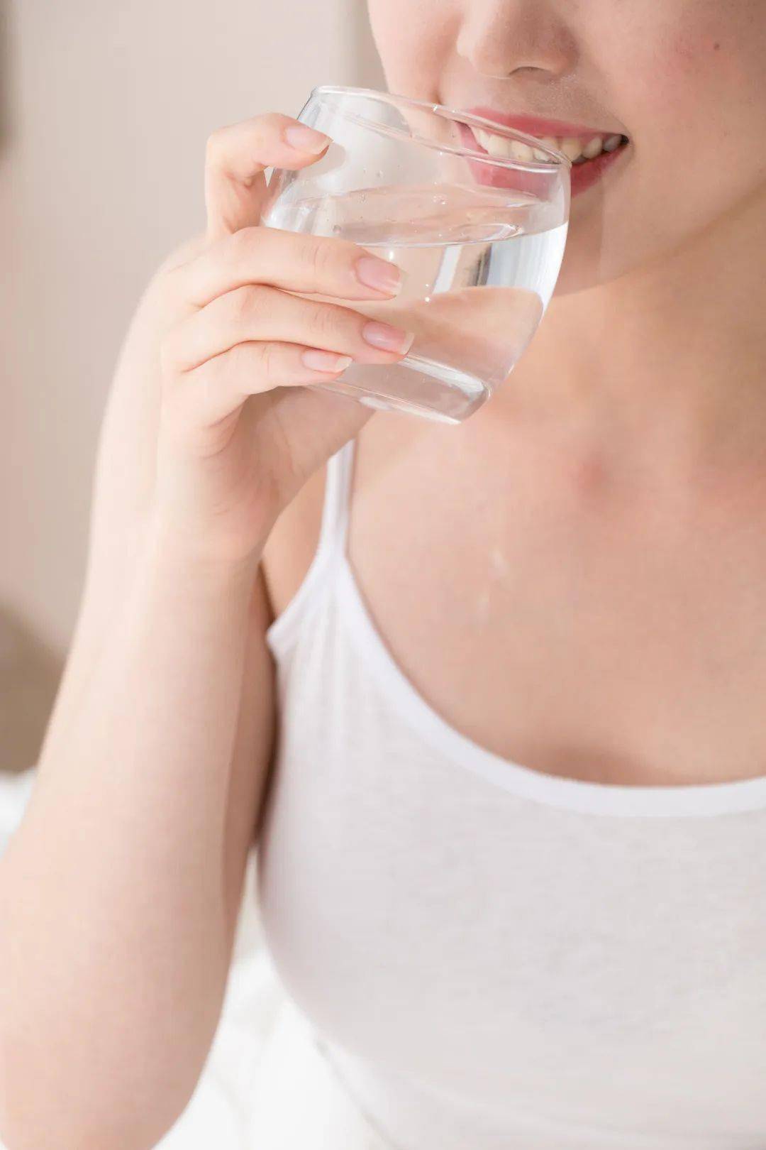 夏天来了你还在狂喝水吗关于喝水的5个真相一定要注意