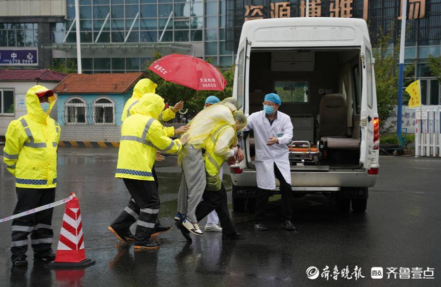 公交遇到暴雨、地震怎么办？城运联合交警、消防举行综合应急演练 乘客 支权 崂山