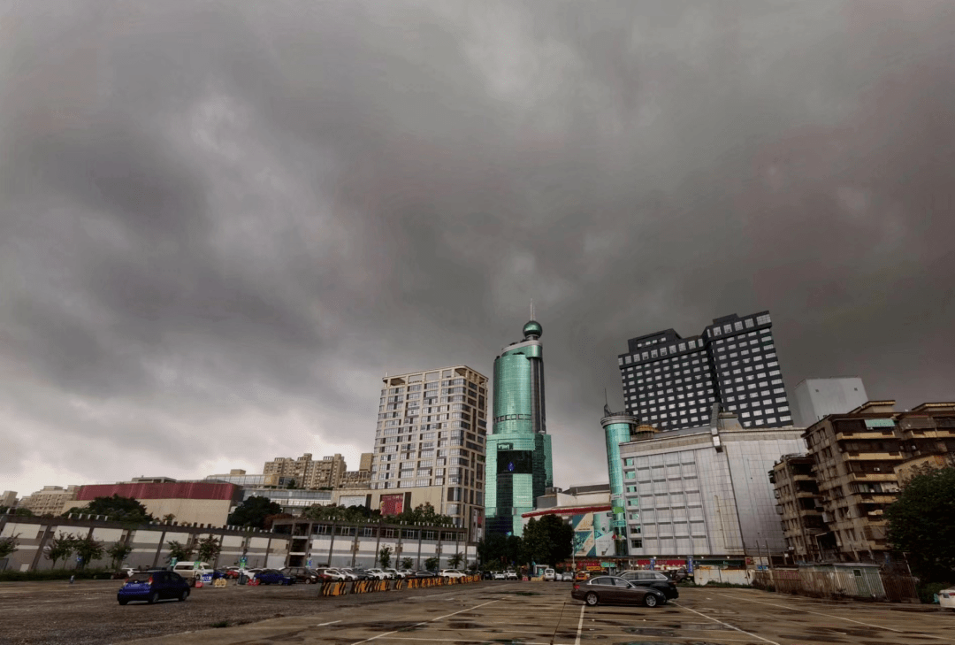 佛山已启动防暴雨Ⅳ级应急响应下班请注意防御