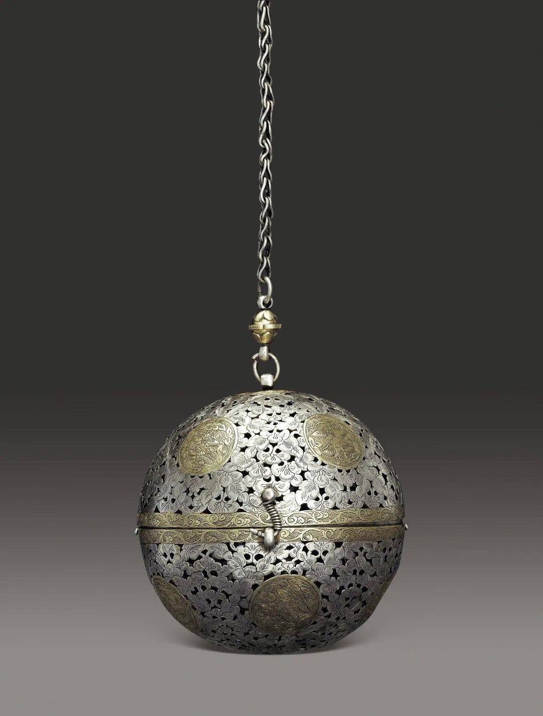 东莞市博物馆供图此次来到东莞展出的法门寺珍品文物之一——唐鎏金双