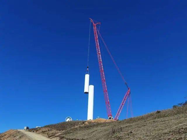 四川首个试验型高原山地风电场36台风机吊装就位_项目_装机容量_普格