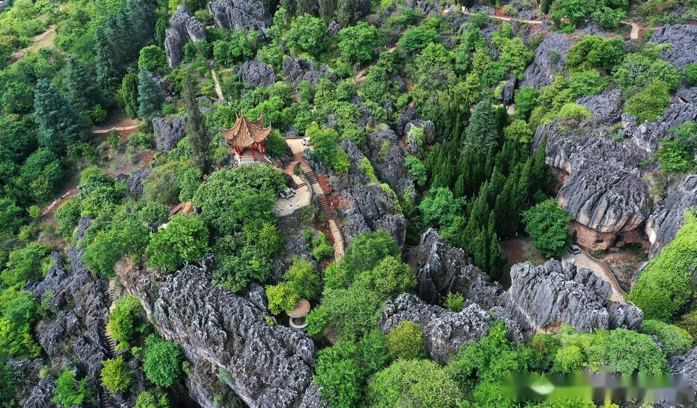 航拍峰峦奇峭的昆明海口石城