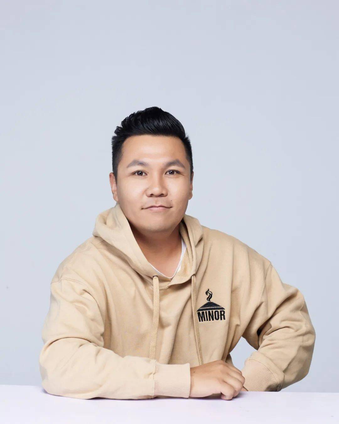 巴图(erdenbat)蒙古族,baritone&bbox(男中声部/人声/打击)珠拉(zula)