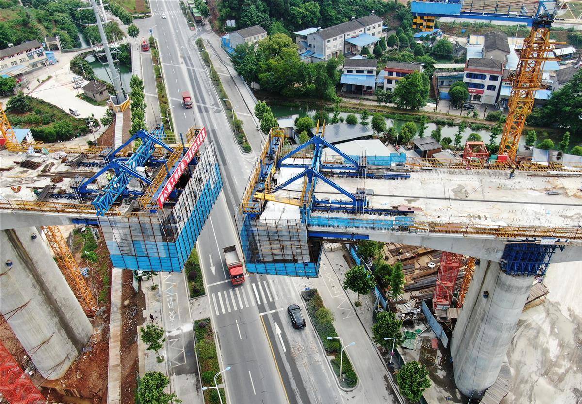 郑万高铁宜兴联络线桥梁全面吊装