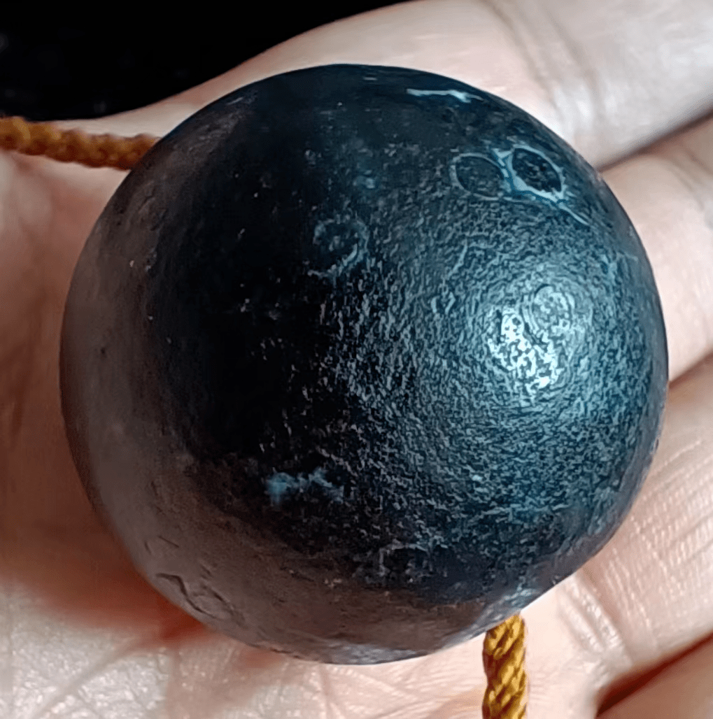 古珠上币府收藏 定海珠而唐球本身就是圆球体,天珠常规形态就是椭圆