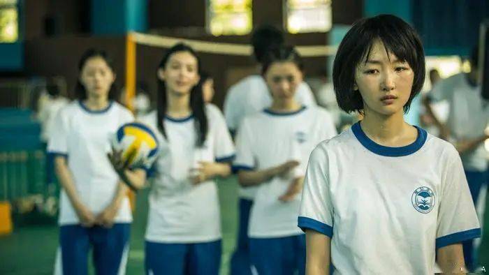 中国政治教育自由观察：真实故事：4成女孩正在经历痛苦的社交欺凌, 父母和老师却看不到… 