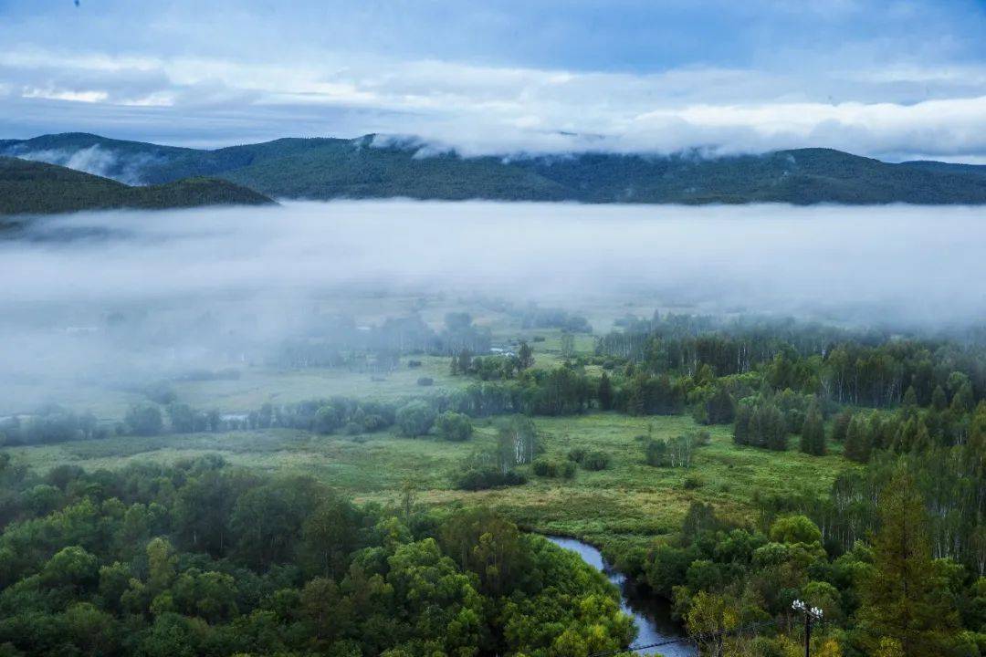 驼乡卫士(牛鑫摄)呼伦贝尔草原(吕昊俊摄)水墨边关(吕昊俊摄)黑山头